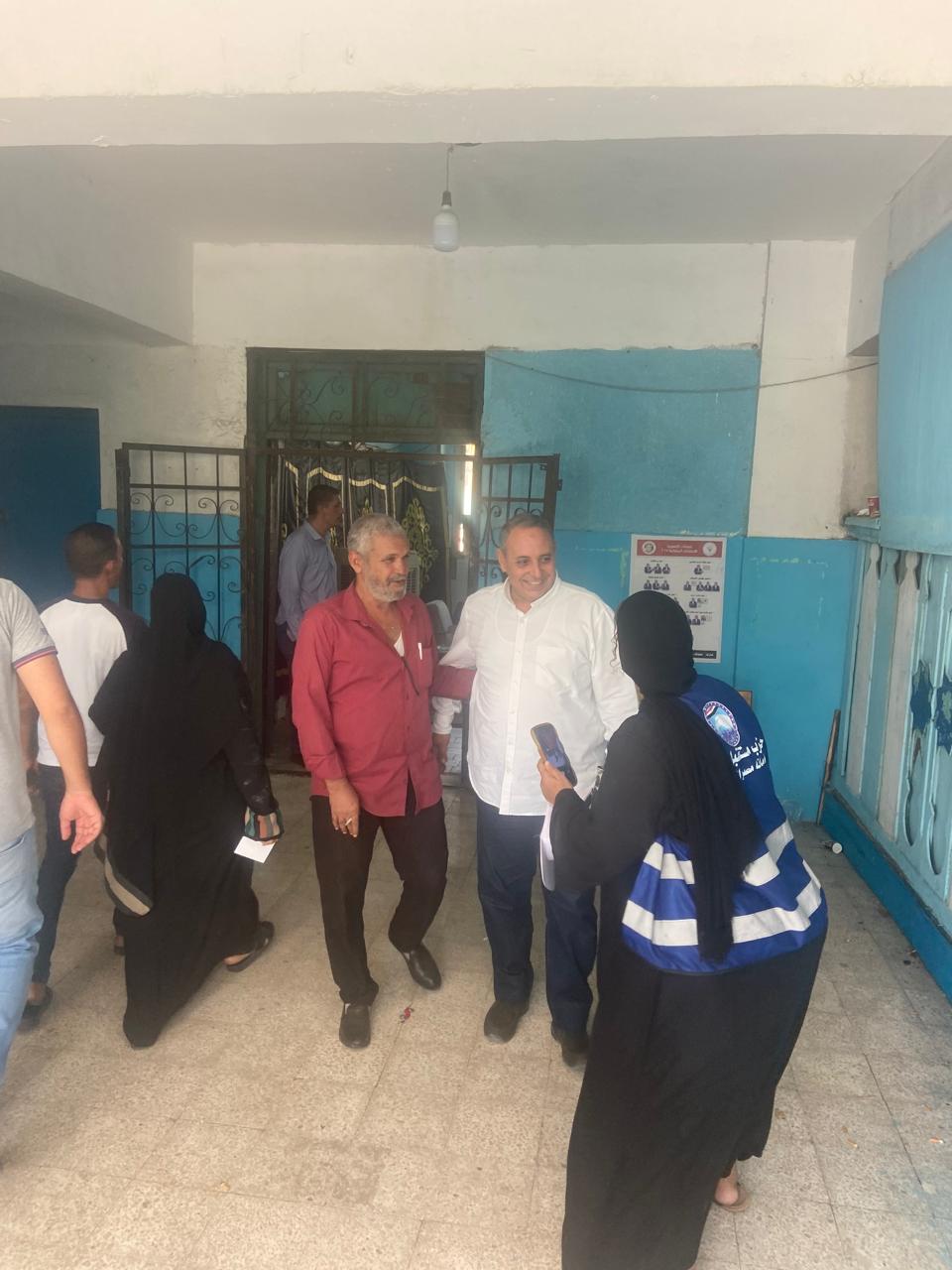 رئيس حزب إرادة جيل يدلي بصوته الانتخابي (5)