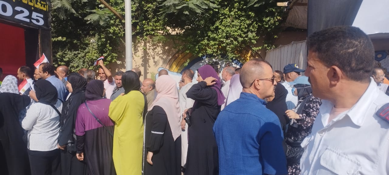 إقبال السيدات على لجان الخصوص