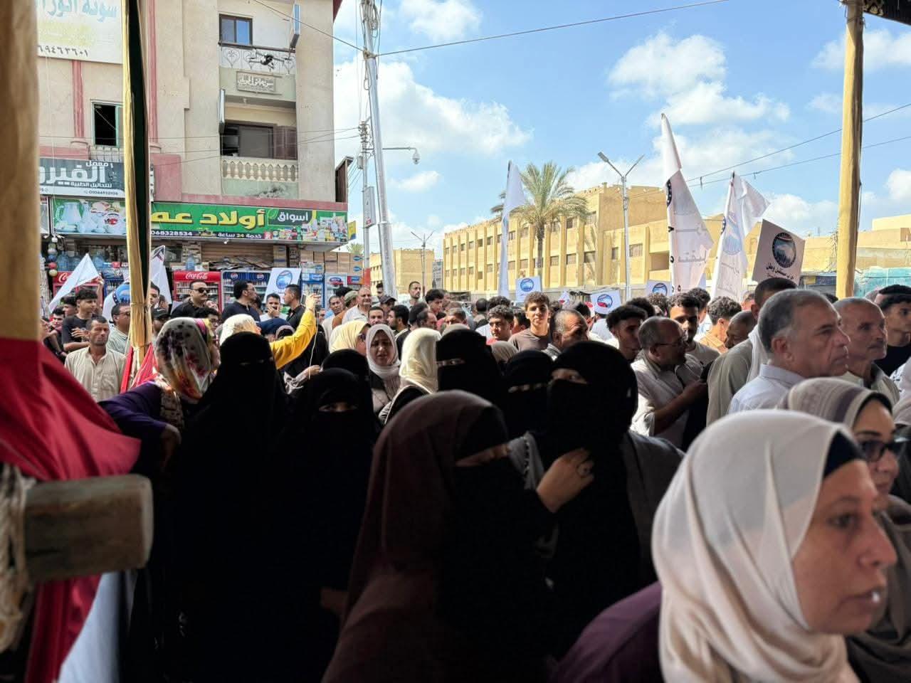 توافد كبير أمام اللجان بكفر الشيخ للسيدات