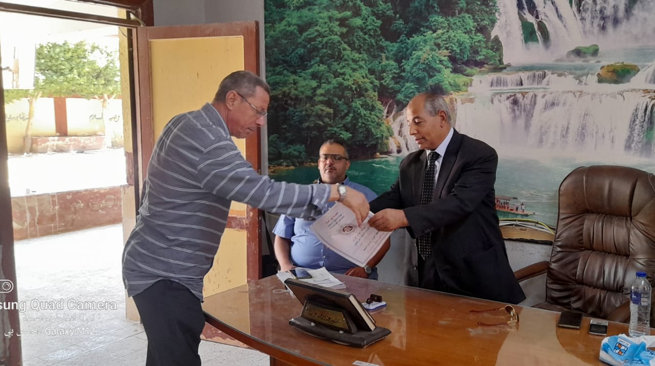 ناخب يدلى بصوته فى الطالبية