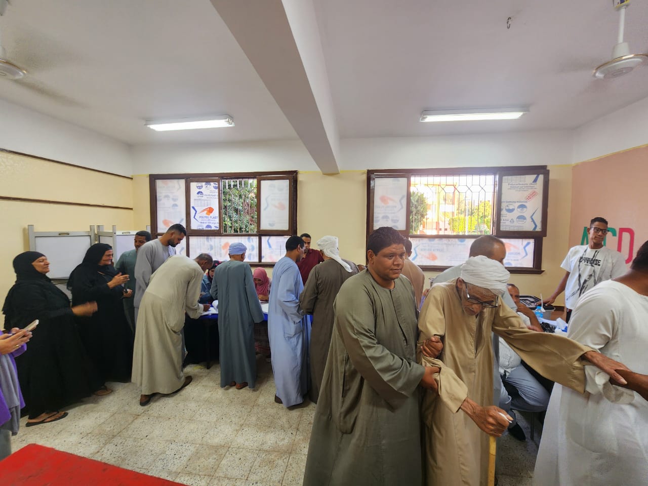 مساعدة كبار السن في التوجه للتصويت في انتخابات الشيوخ مساعدة كبار السن في التوجه للتصويت في انتخابات الشيوخ
