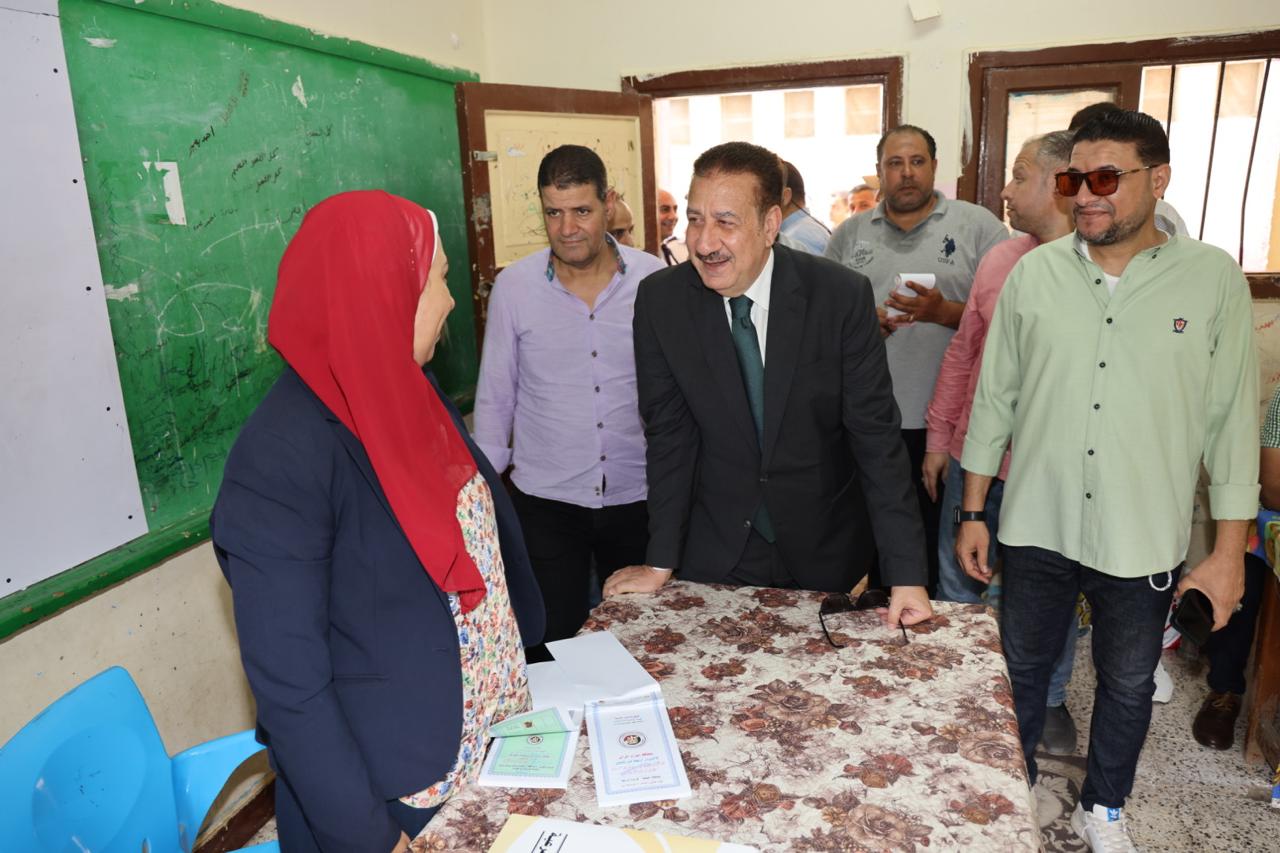 محافظ المنوفية يتفقد انتخابات مجلس الشيوخ (8)