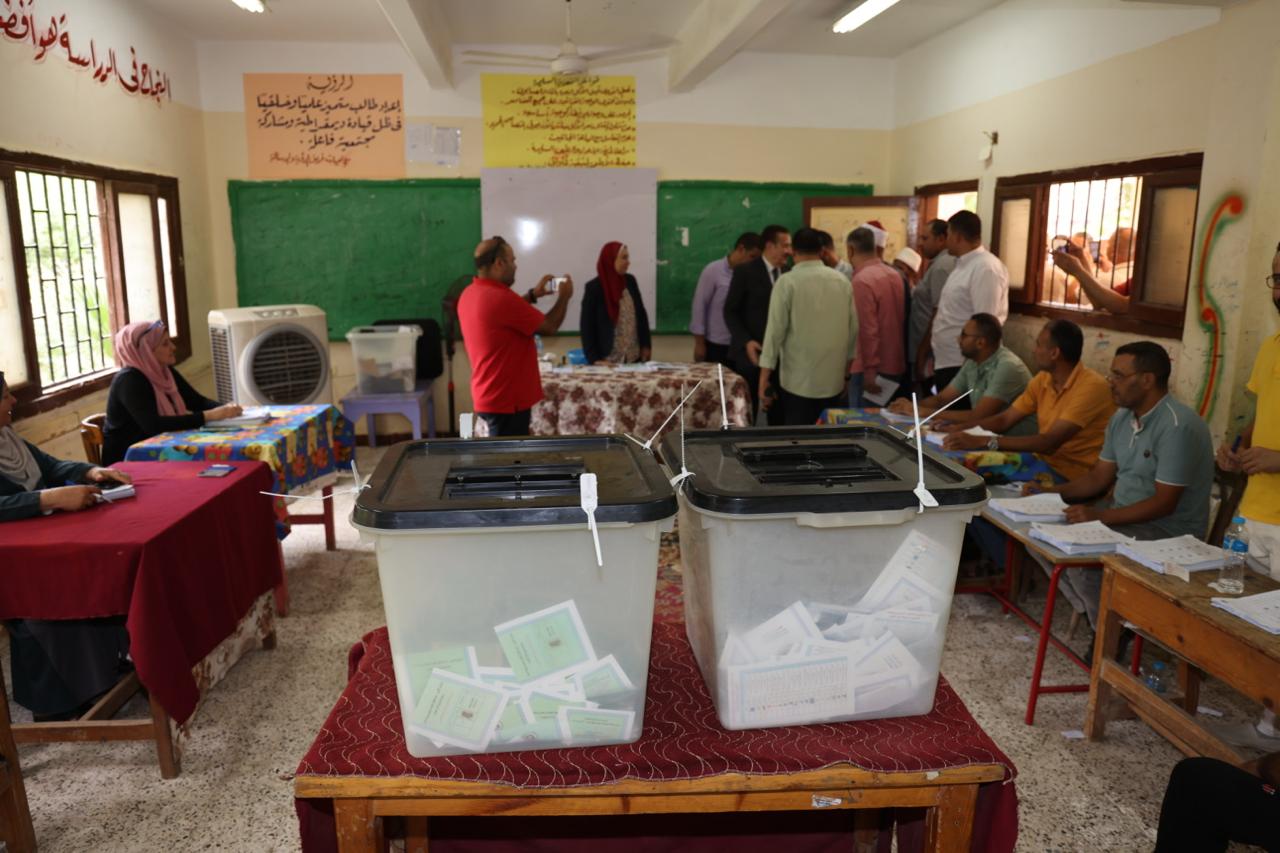 محافظ المنوفية يتفقد انتخابات مجلس الشيوخ (6)