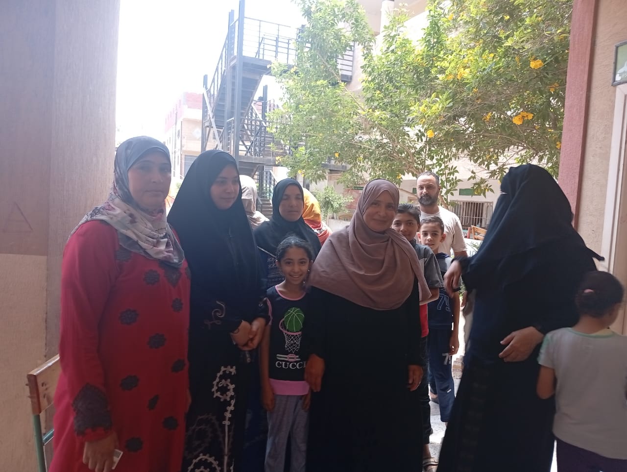 السيدات ترافقن أنجالهم