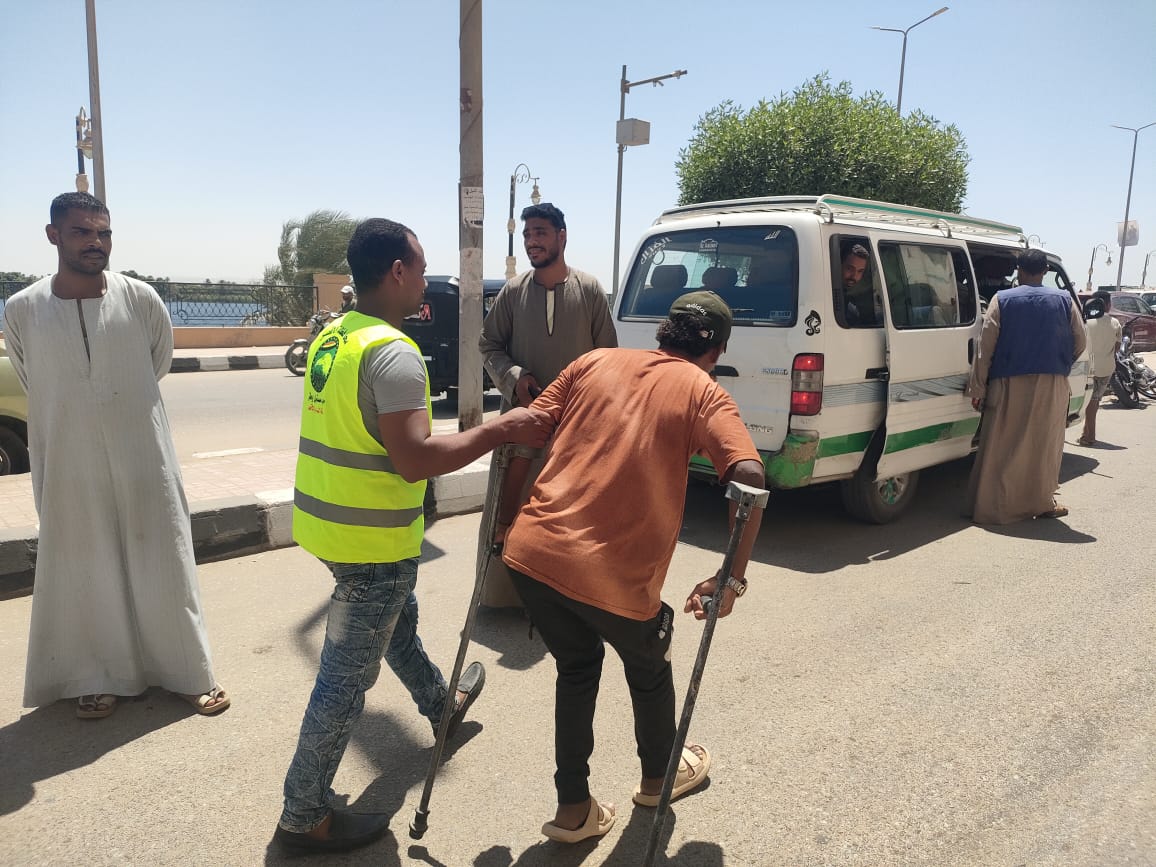 شاب إسناوى يضرب مثالاً في الوطنية بالمشاركة في التصويت شاب إسناوى يضرب مثالاً في الوطنية بالمشاركة في التصويت