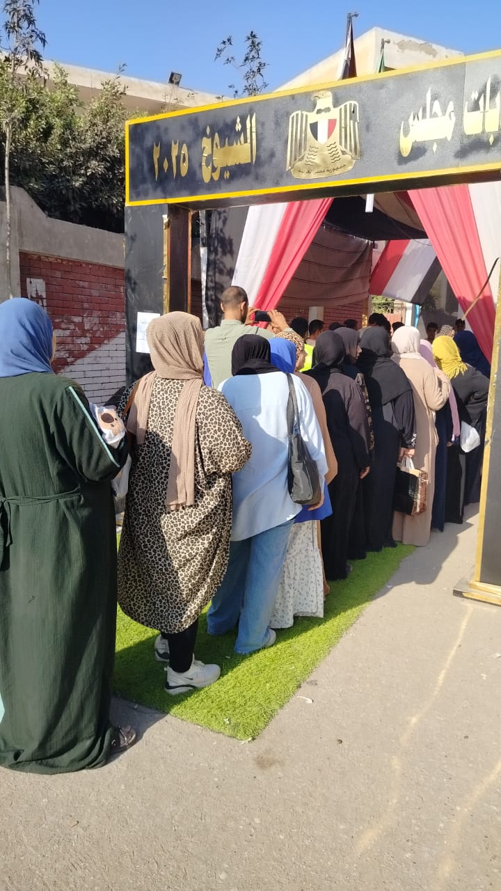 سيدات كفر شكر أمام لجنة الشهيد محمد جمال