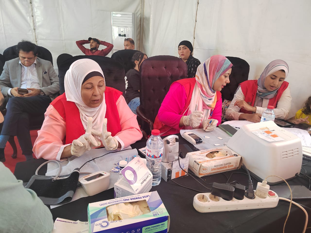 حملة 100 يوم صحة توفر خدمات طبية للناخبين بأكتوبر