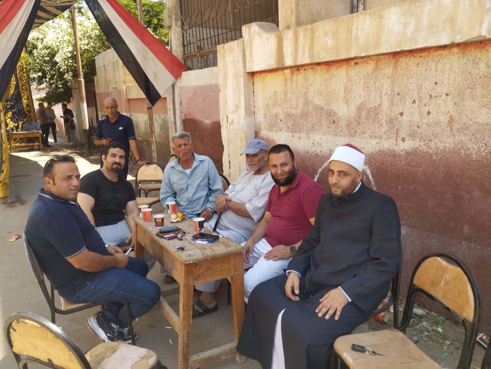 العاملون بمديرية أوقاف دمياط يتوافدون على لجان الاقتراع (1)