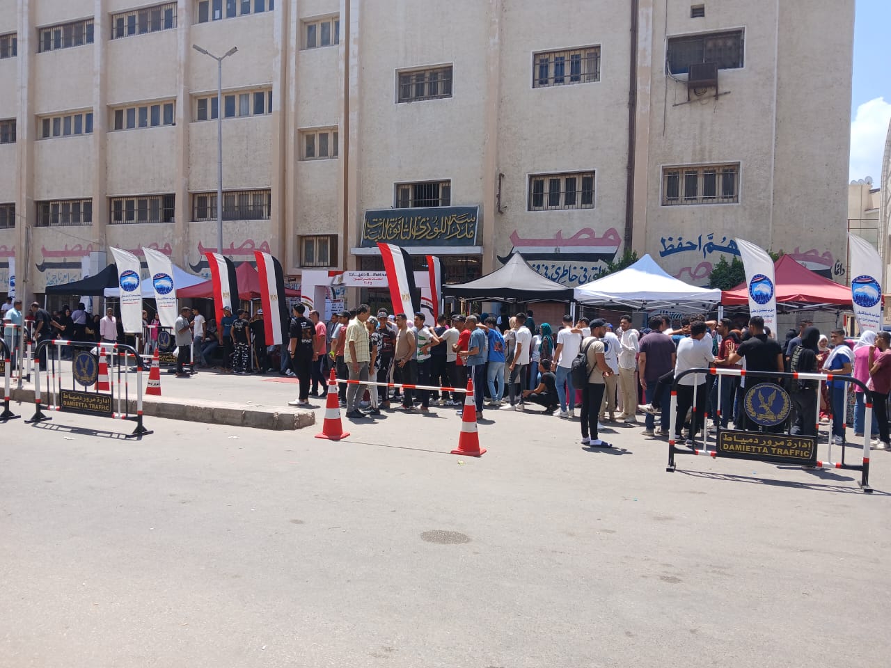 إقبال الناخبين على اللجان فى دمياط إقبال الناخبين على اللجان فى دمياط