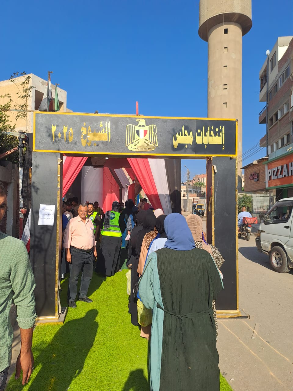 طوابير سيدات كفر شكر أمام اللجان الانتخابية