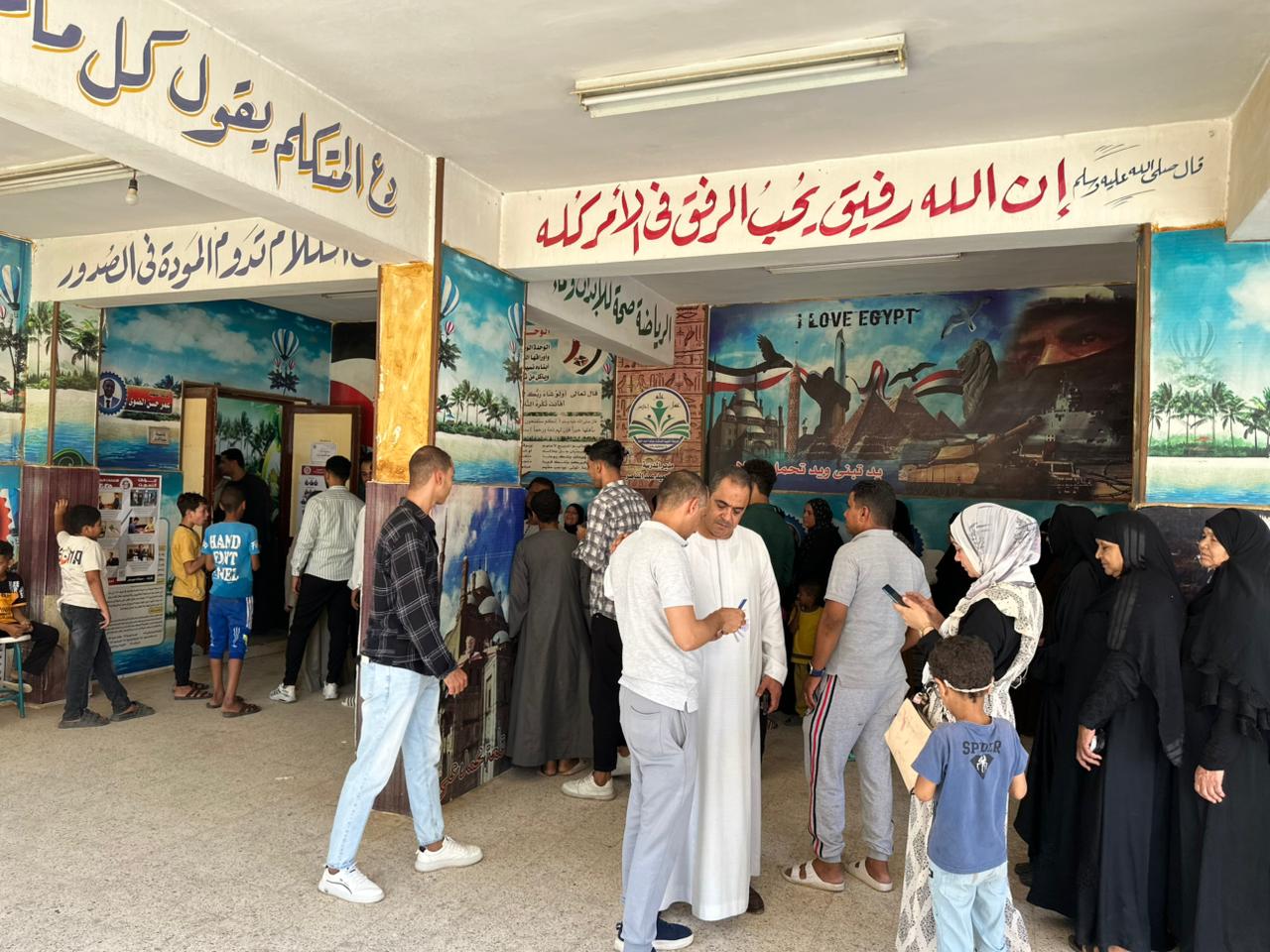 توافد على اللجان توافد على اللجان