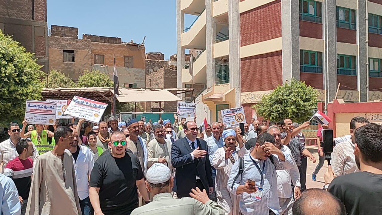 المسيرة تجوب الشوراع