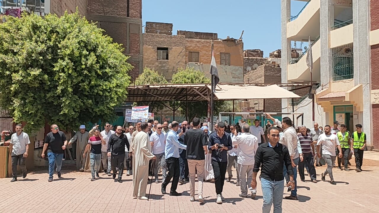 من امام اللجان