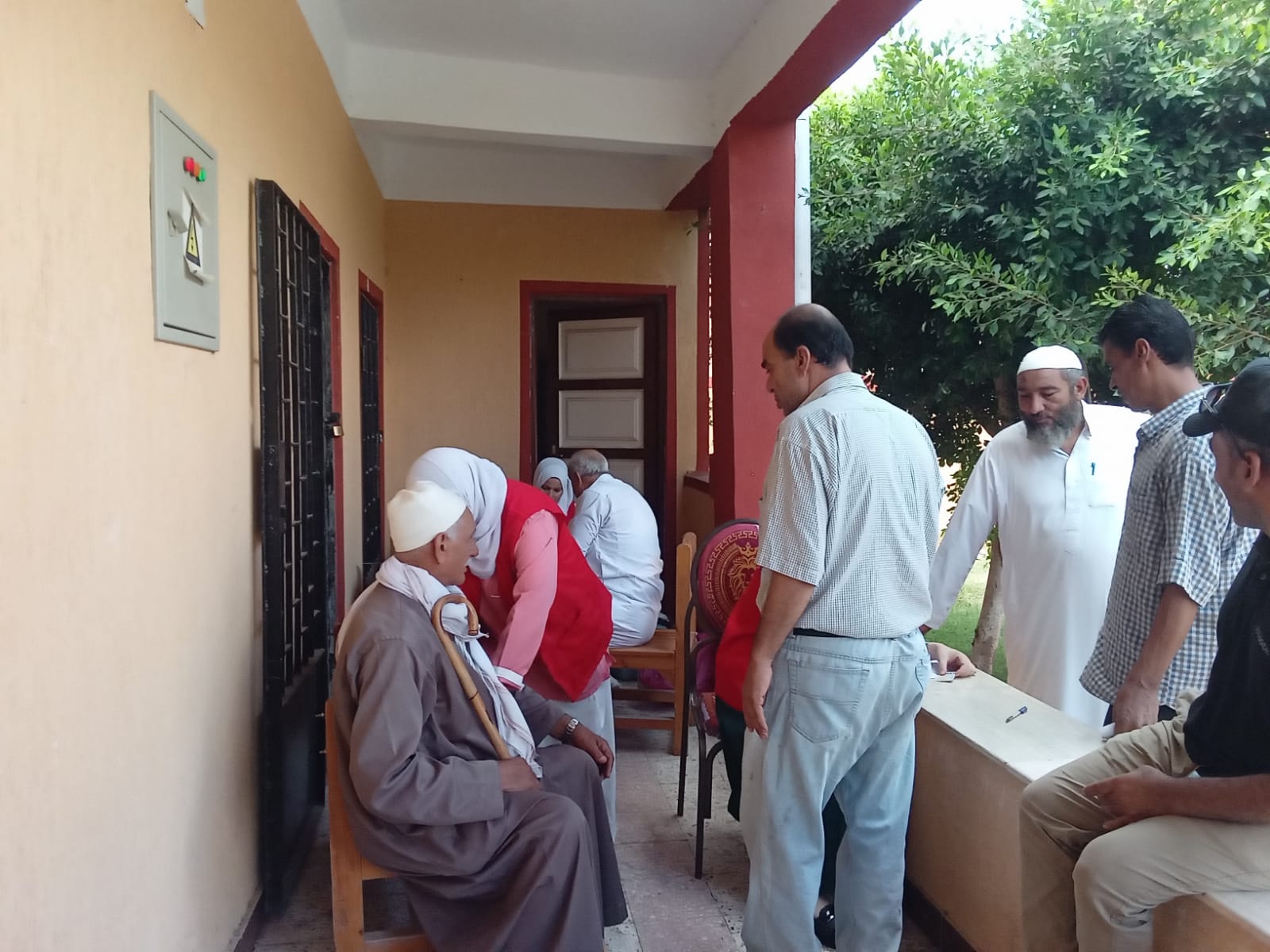 تقديم الخدمات الطبية لمسن