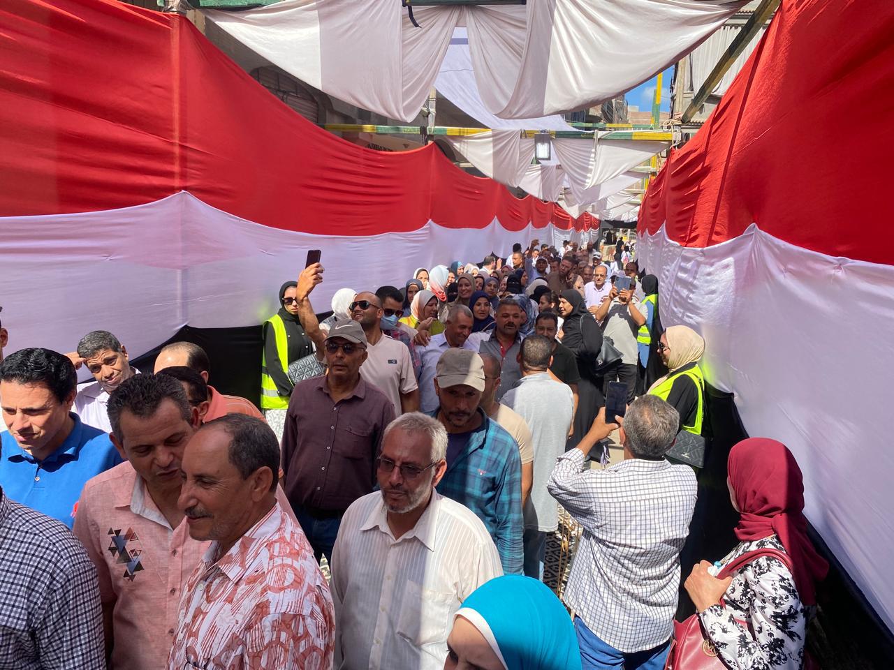 حشود كبير تتوافد للإدلاء بأصواتهم