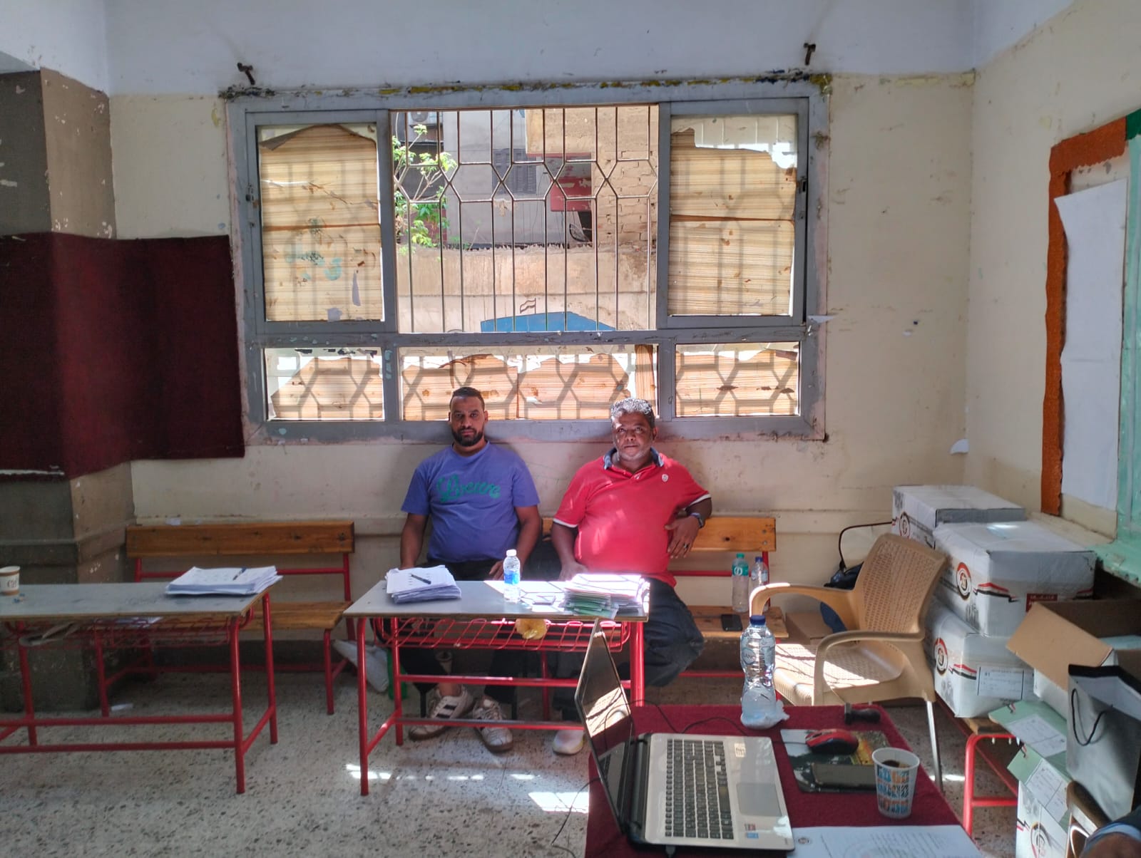 المراقبون في ساعة الراحة باللجان الانتخابية المراقبون في ساعة الراحة باللجان الانتخابية