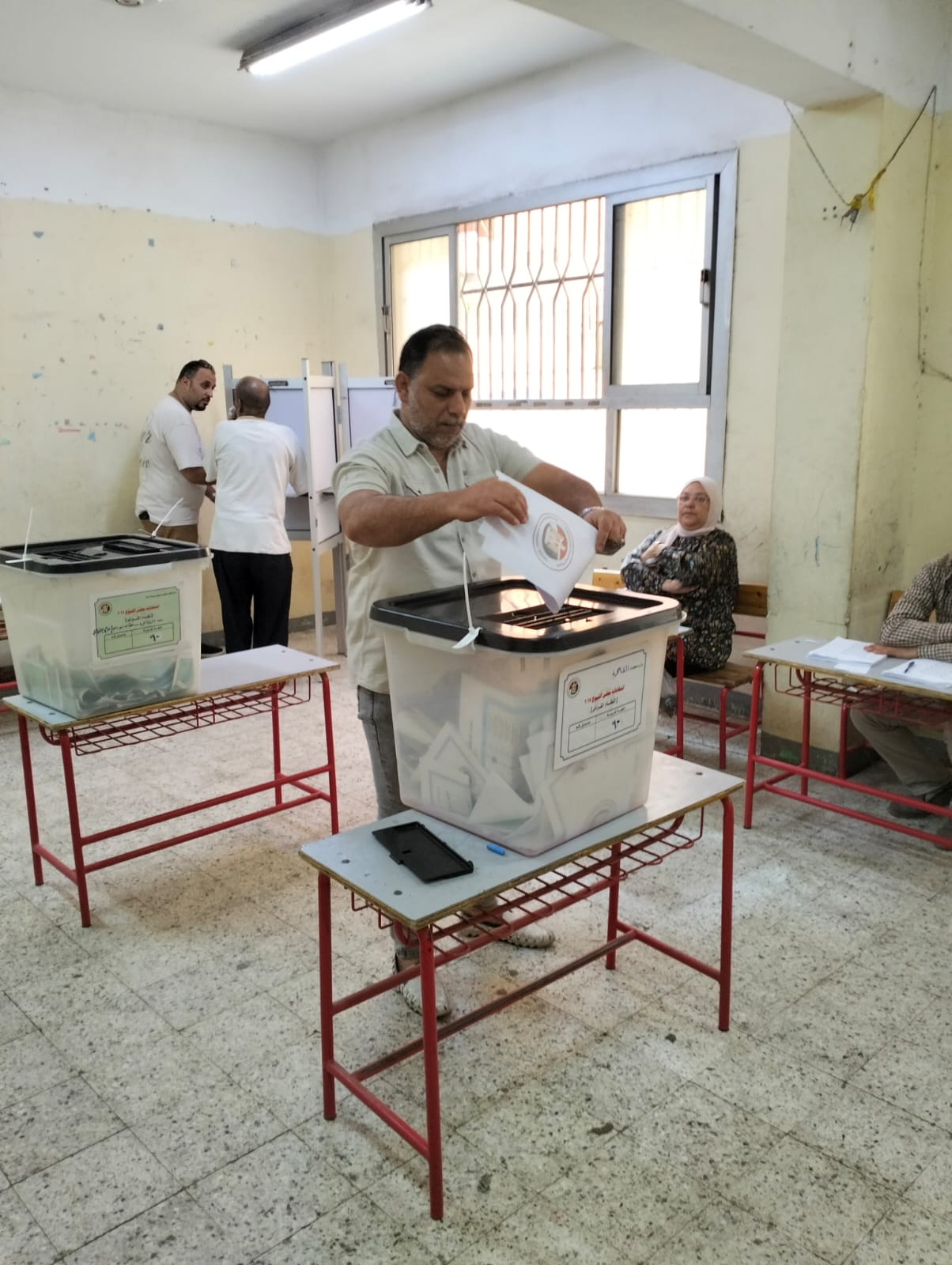 الناخبون يدلون بأصواتهم في انتخابات مجلس الشيوخ