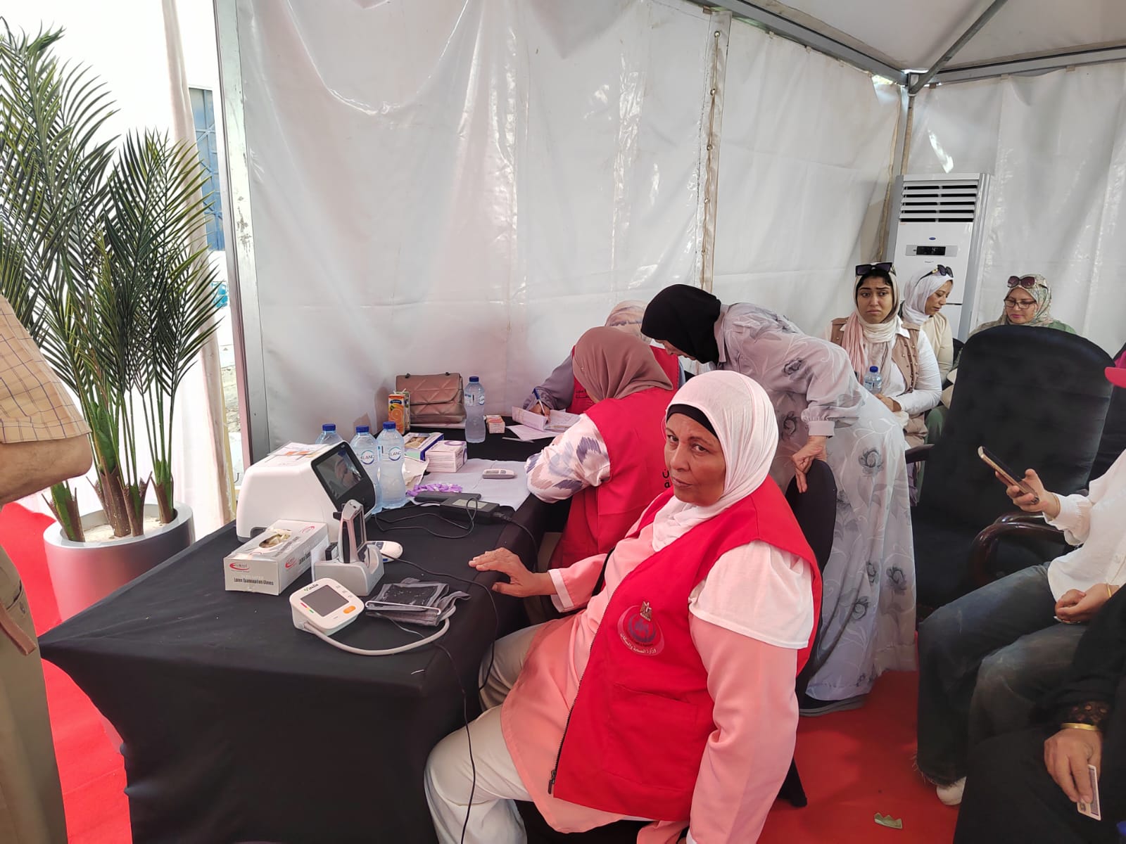 خدمات 100 يوم صحة تواصل الكشف والتحليل لأمراض السكر للناخبين