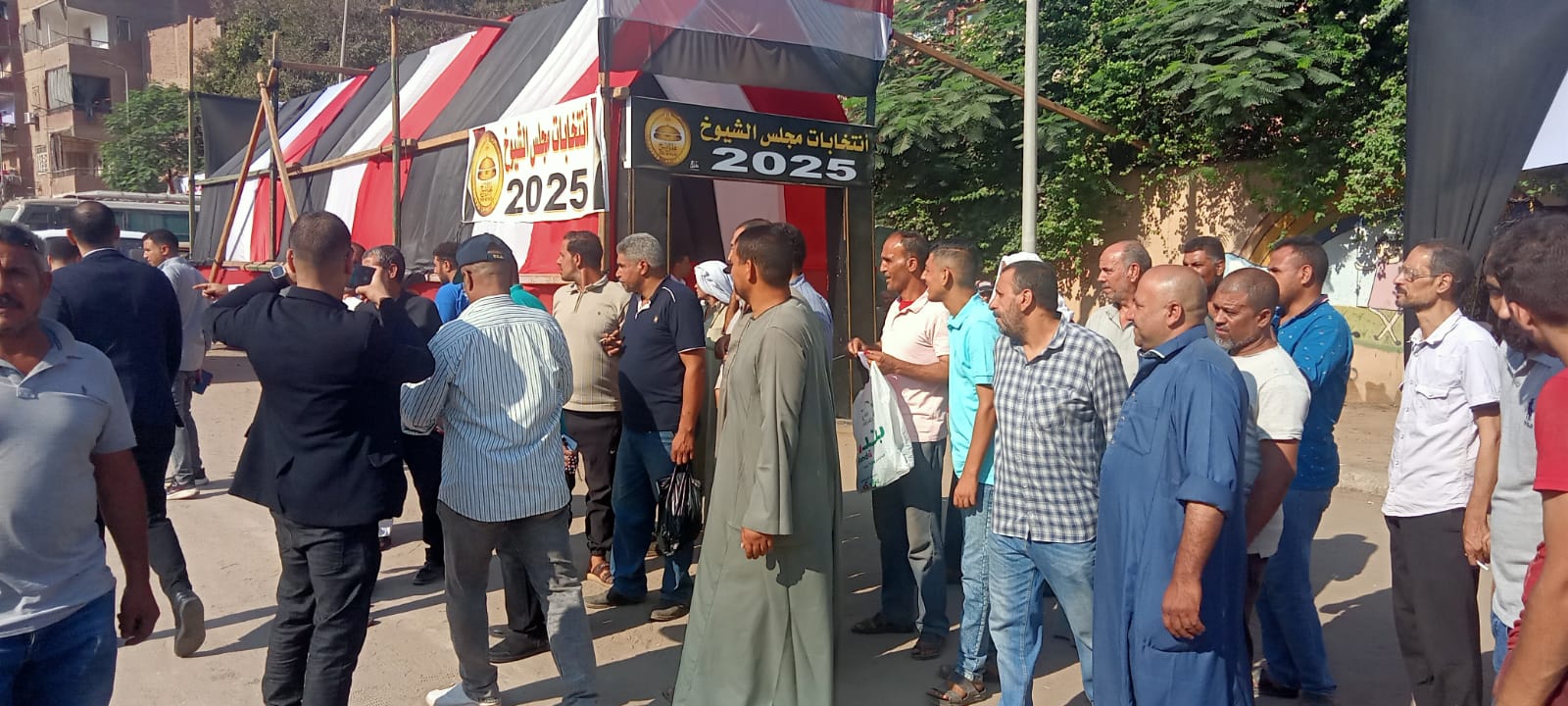 توافد المواطنين على اللجان