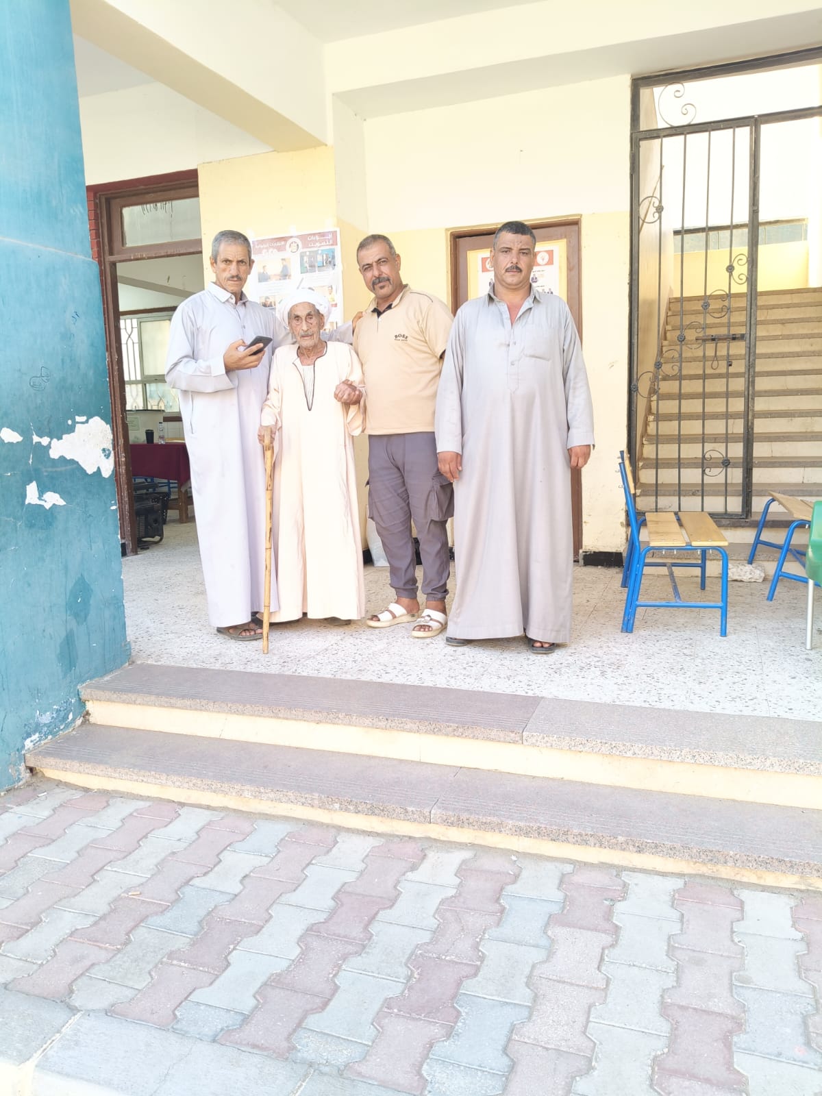 أكبر معمر  بالشرقية يدلى بصوته