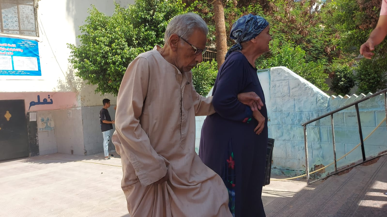 مسنة وزوجها مسنة وزوجها