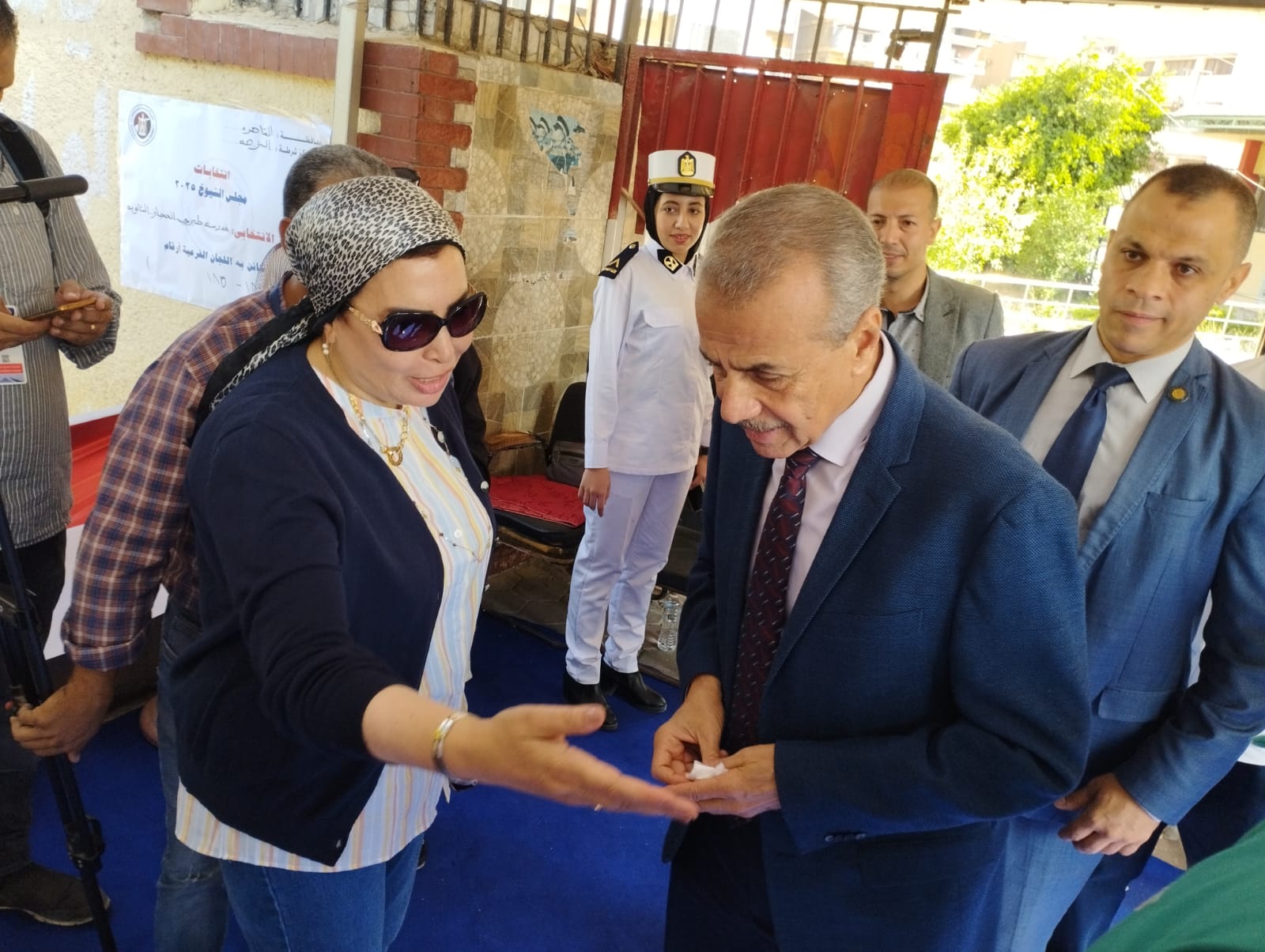 لجان لجان