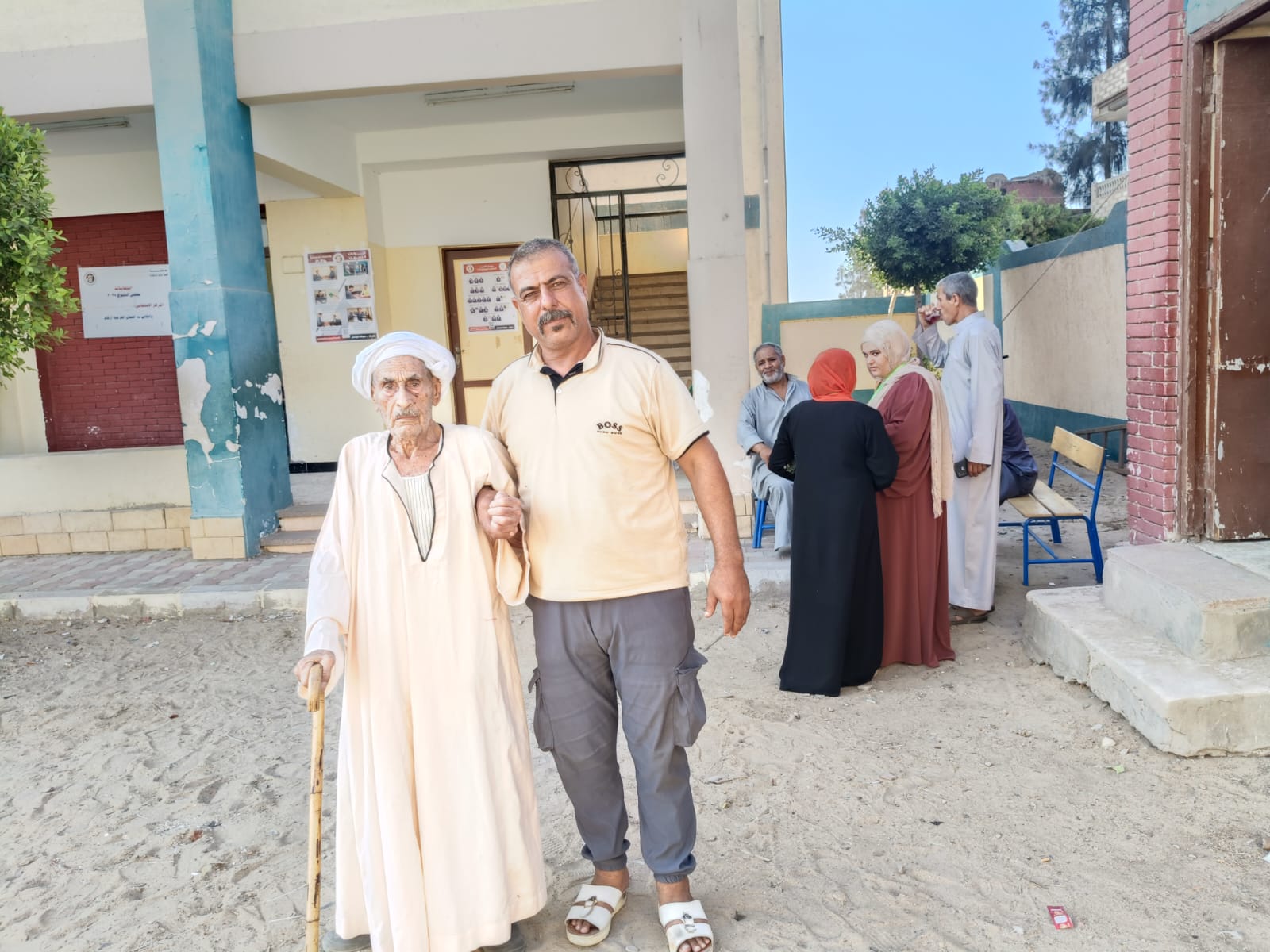 أكبر معمر  بالشرقية يدلى بصوته