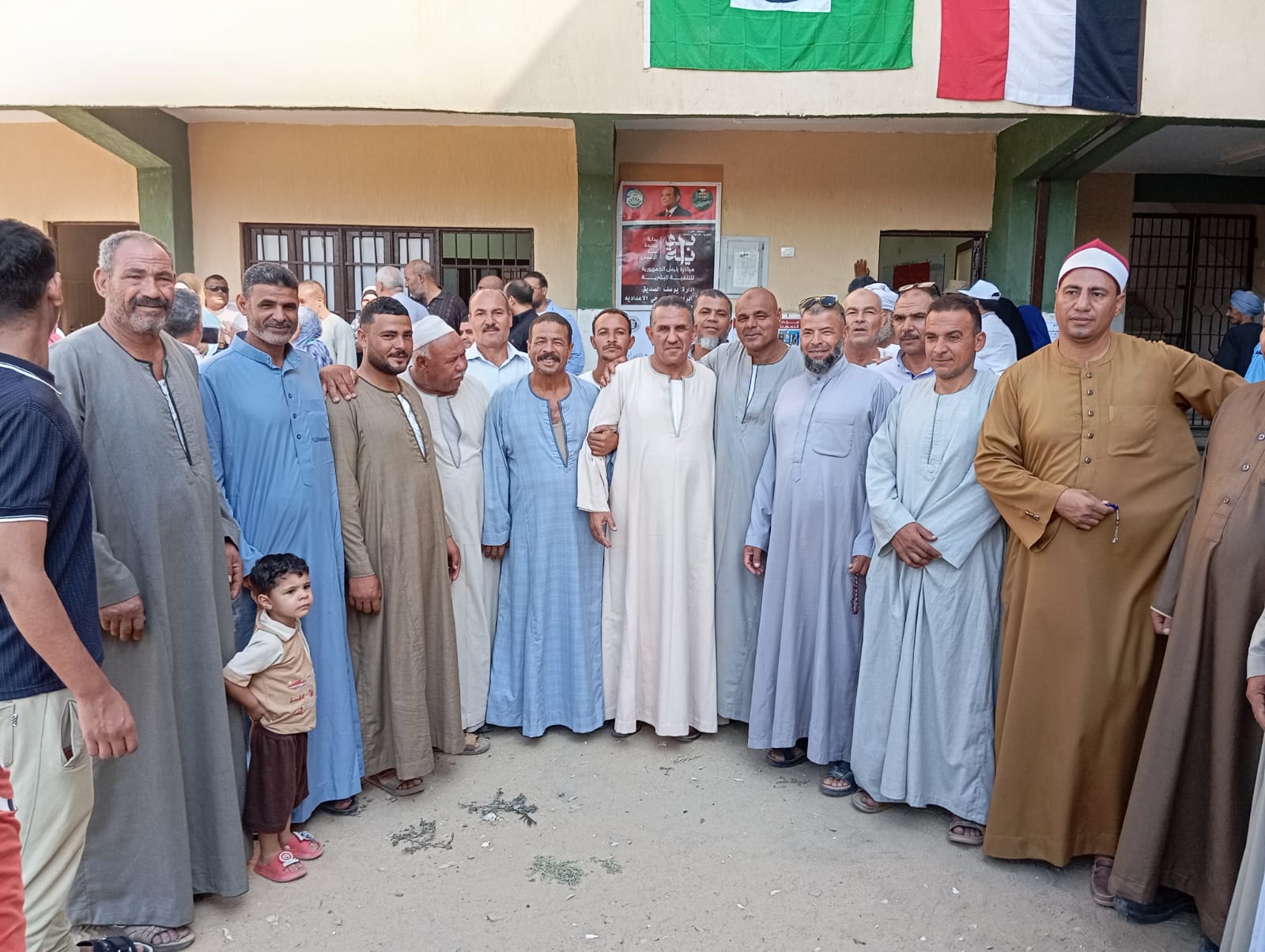 توافد الناخبين للإدلاء بأصواتهم في انتخابات مجلس الشيوخ بالفيوم (3)