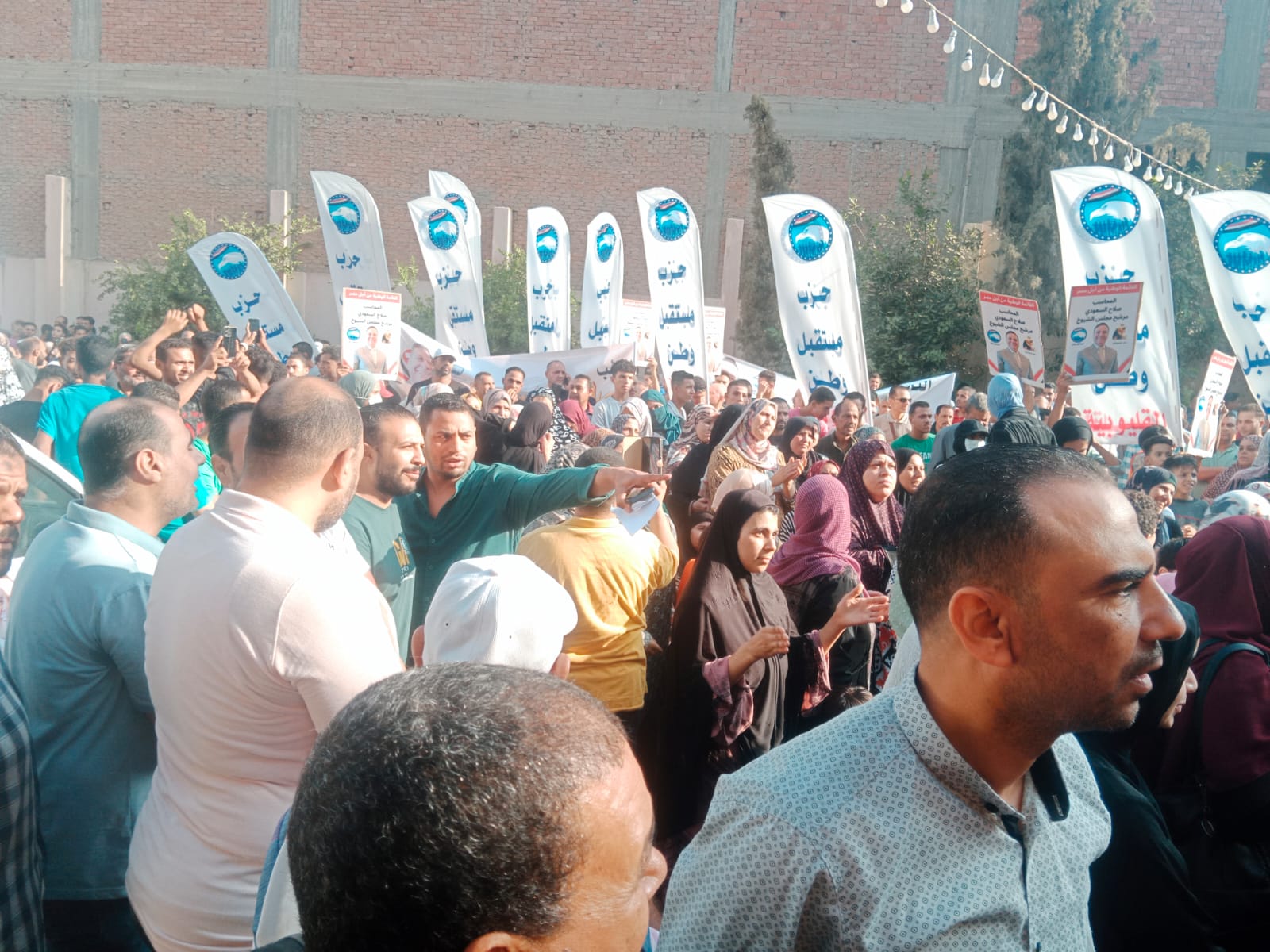 المشاركين بالمسيرة