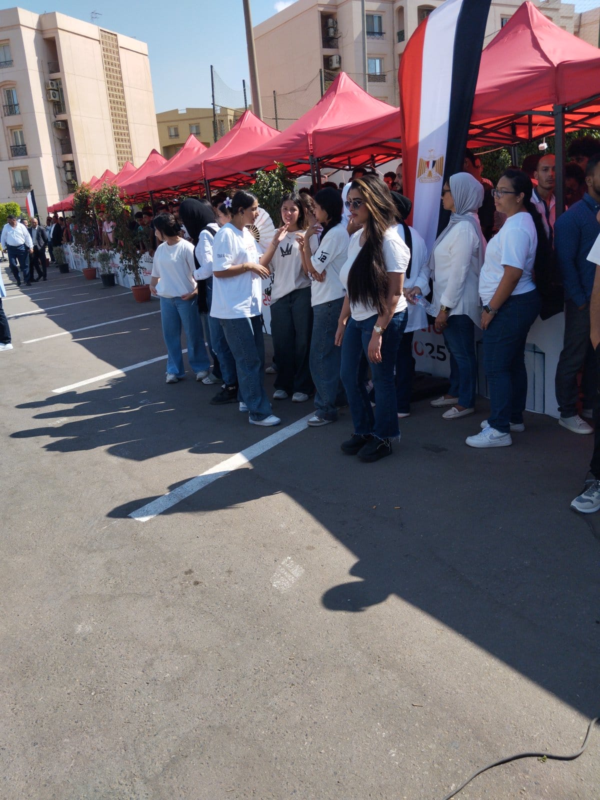 توافد الناخبين بدائرة التجمع الاول على اللجان الانتخابية توافد الناخبين بدائرة التجمع الاول على اللجان الانتخابية