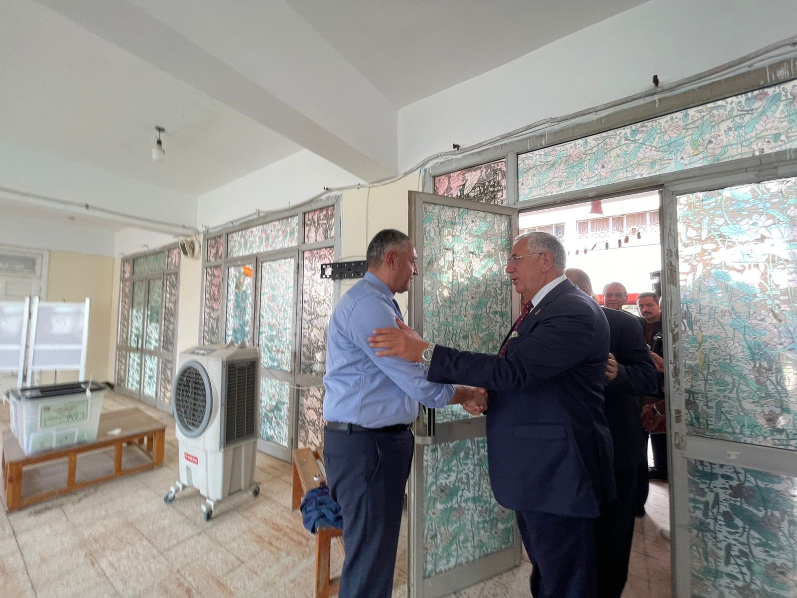 أمين عام حزب الجبهة يتفقد اللجان الانتخابية (1)