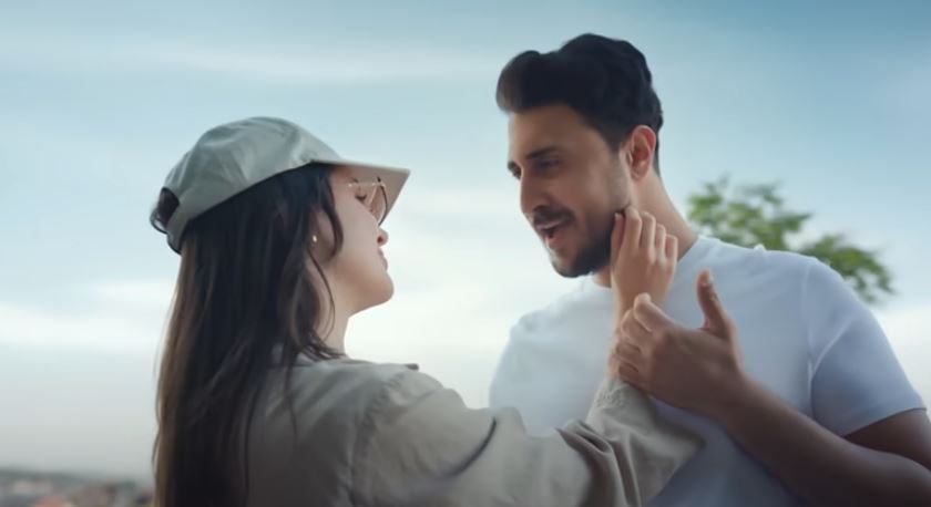  أحمد سليم يجمع بين الرومانسية والدراما في كليب "تستاهل اتعب لك" بتوقيع بتول عرفة