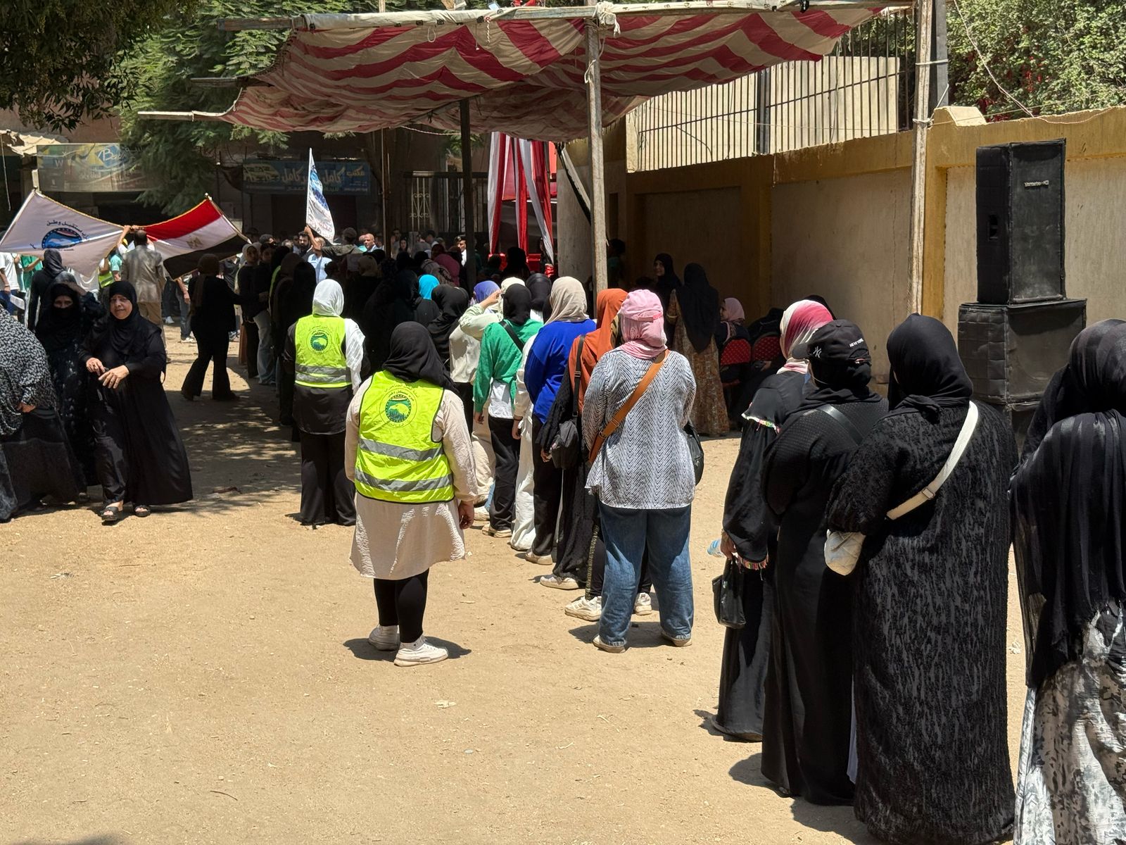جانب من طوابير النساء فى الوراق جانب من طوابير النساء فى الوراق