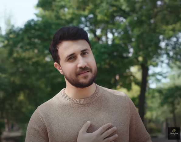  أحمد سليم يجمع بين الرومانسية والدراما في كليب "تستاهل اتعب لك" بتوقيع بتول عرفة