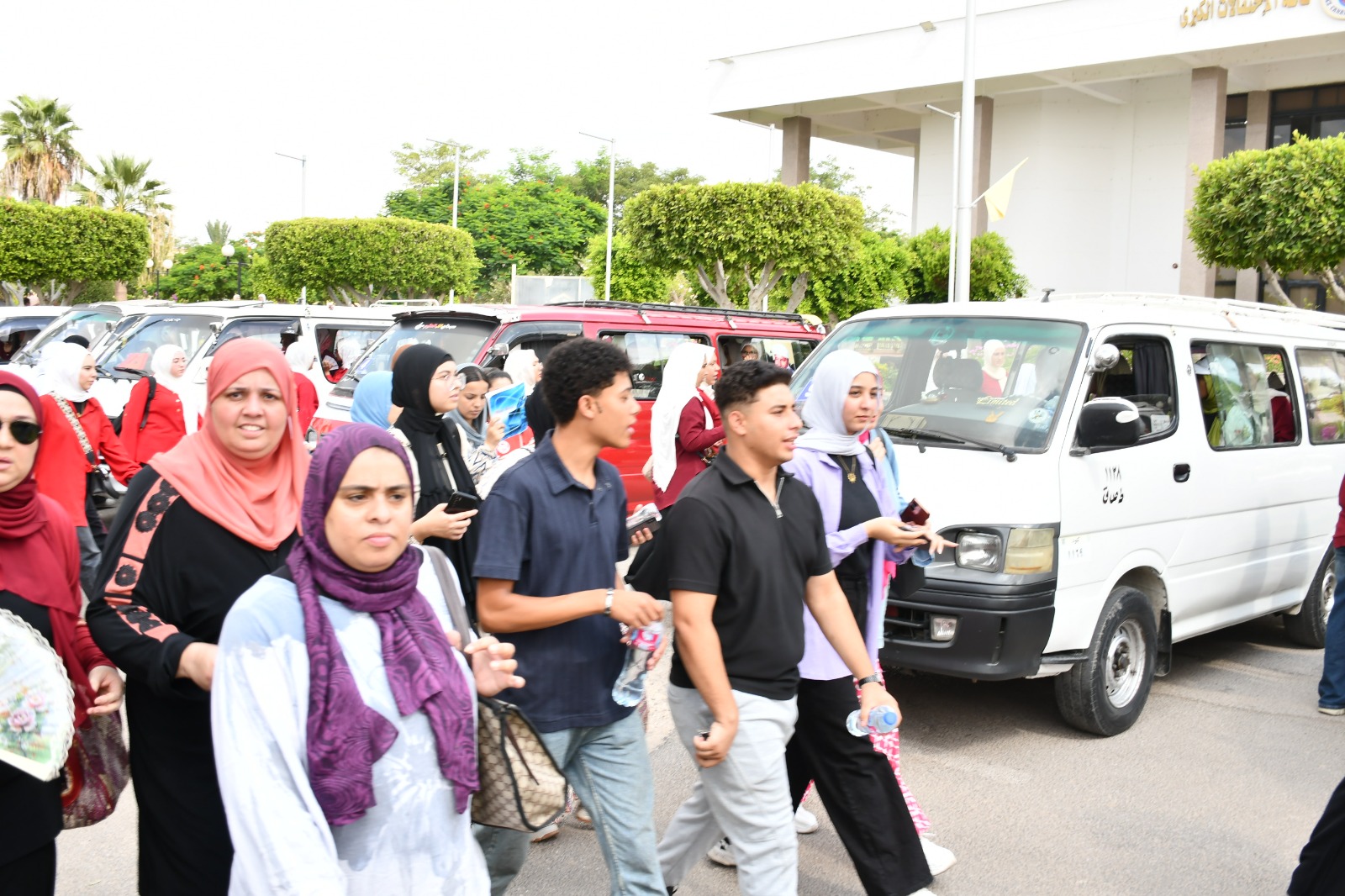 طلاب جامعة قناة السويس (7)