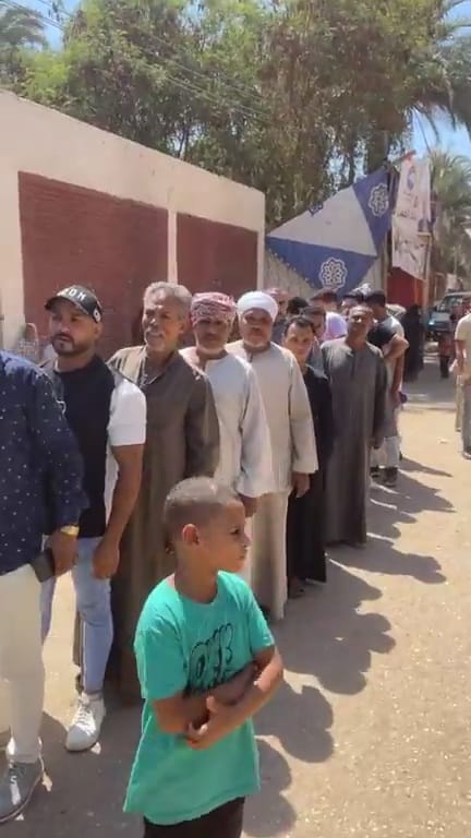 طوابير طويلة بلجنة المساعيد