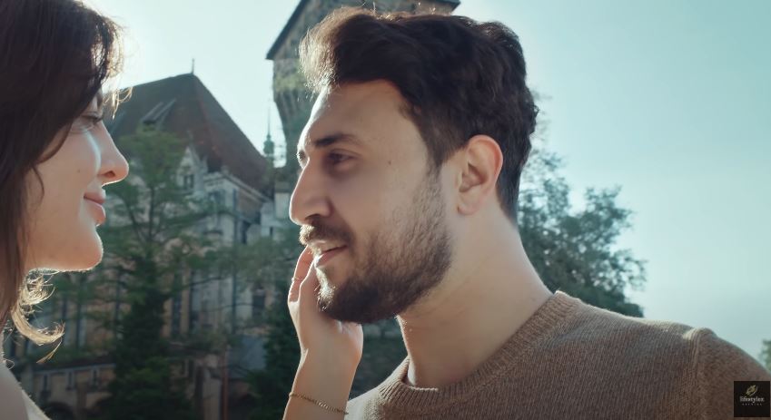  أحمد سليم يجمع بين الرومانسية والدراما في كليب "تستاهل اتعب لك" بتوقيع بتول عرفة