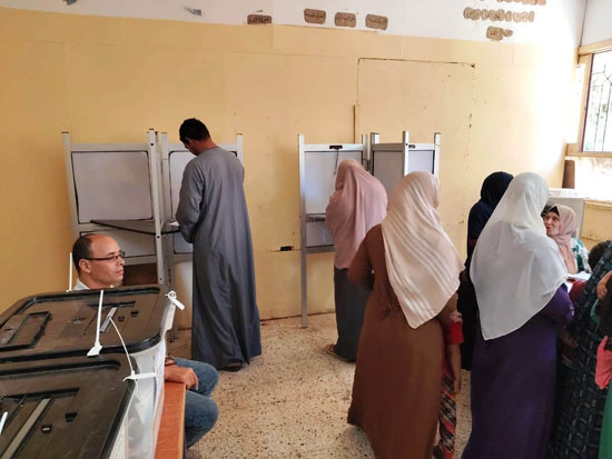 الناخبون بقرية الشيخ زياد بالمنيا  (5)