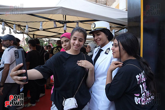 الشرطة-والمواطنين-أمام-اللجان-الانتخابية الشرطة-والمواطنين-أمام-اللجان-الانتخابية