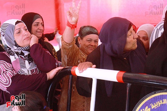 حضور نسائى كبير حضور نسائى كبير