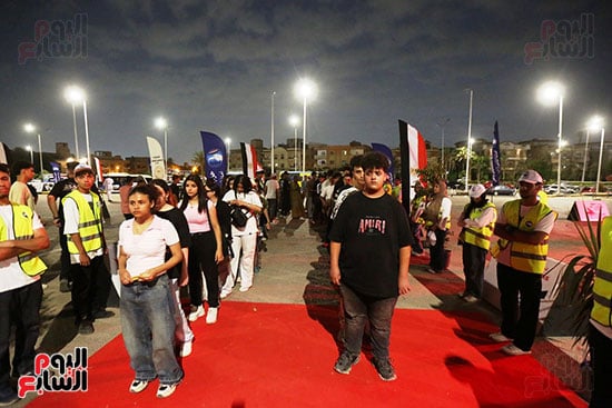 الشباب تتصدر المشهد