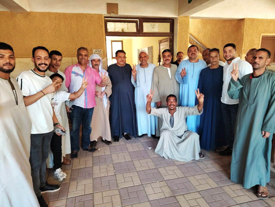 الناخبون بقرية الشيخ زياد بالمنيا  (2)