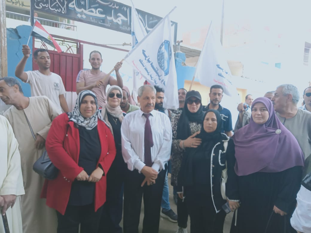 السيدات مهتمات بالمشاركة السياسية السيدات مهتمات بالمشاركة السياسية