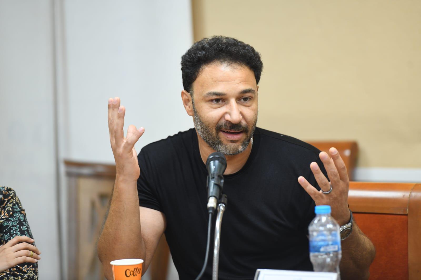 الفنان محمد العمروسي الفنان محمد العمروسي