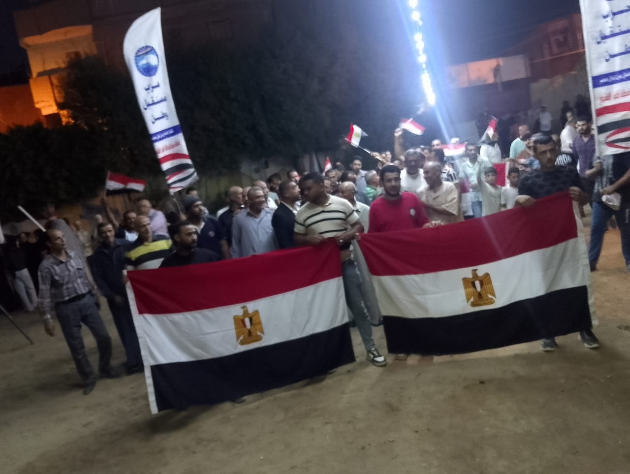 الاعلام المصرية تزيين محيط اللجان