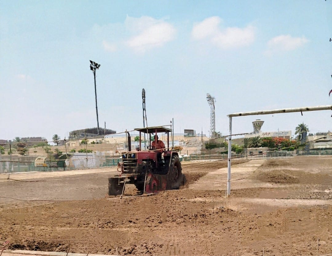 تطوير ملاعب المقاولون