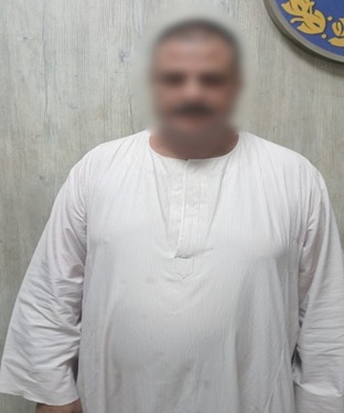 أحد المتهمين بالتعدي على سيدة بالجيزة أحد المتهمين بالتعدي على سيدة بالجيزة
