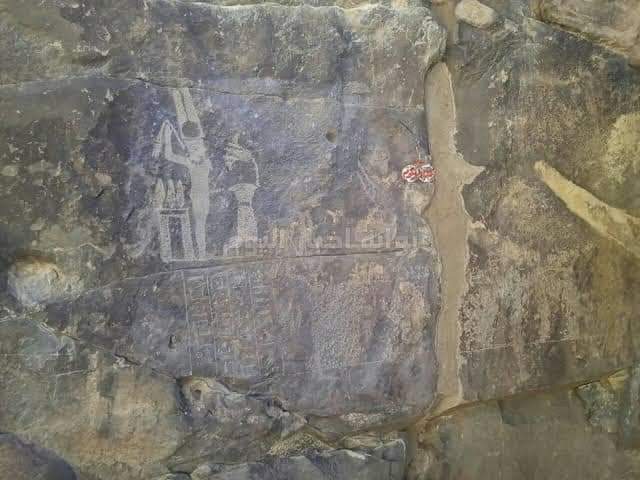 نقوش على حمام كيلوباترا بطريق القصير قفط