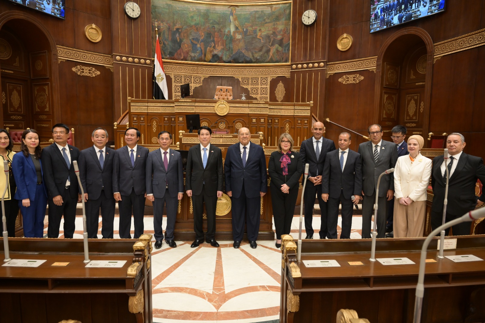 المستشار عبد الوهاب عبد الرازق رئيس مجلس الشيوخ و رئيسَ جمهورية فيتنام الاشتراكية  لوونج كوونج (4)