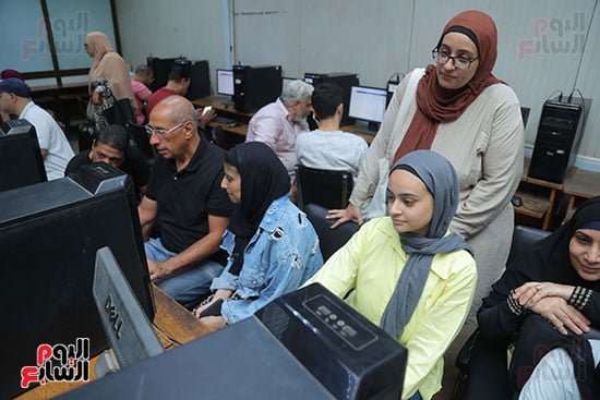 طلاب النظام الجديد والقديم اثناء تسجيل رغباتهم (2)